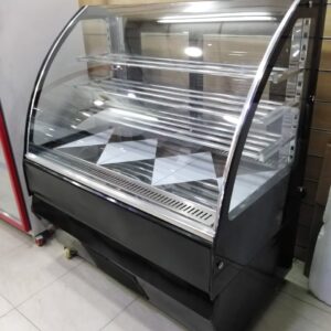 ثلاجة عرض حلويات